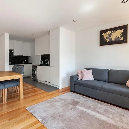 Apartment Cosy 1-bedroom Flat With Free Parking On Premises Porto