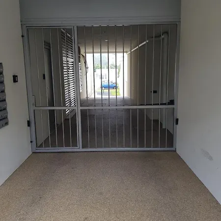 Apartment Cosy 1-bedroom Flat With Free Parking On Premises